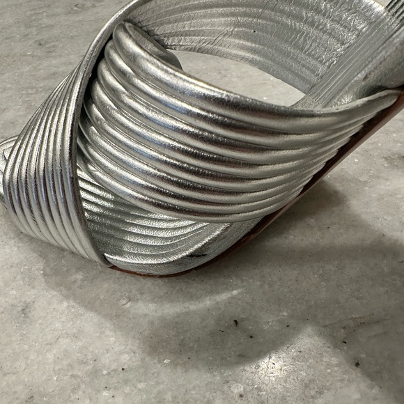 Schutz Emma Dale criss cross heeled sandal - Picture 3 of 6